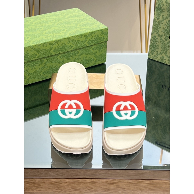 G*u*i slippers